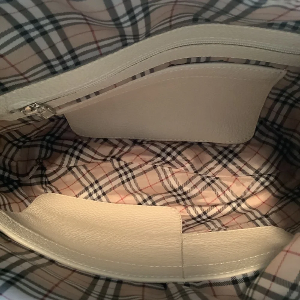 Genuine Leather Cream Purse NWOT - Picture 4 of 4